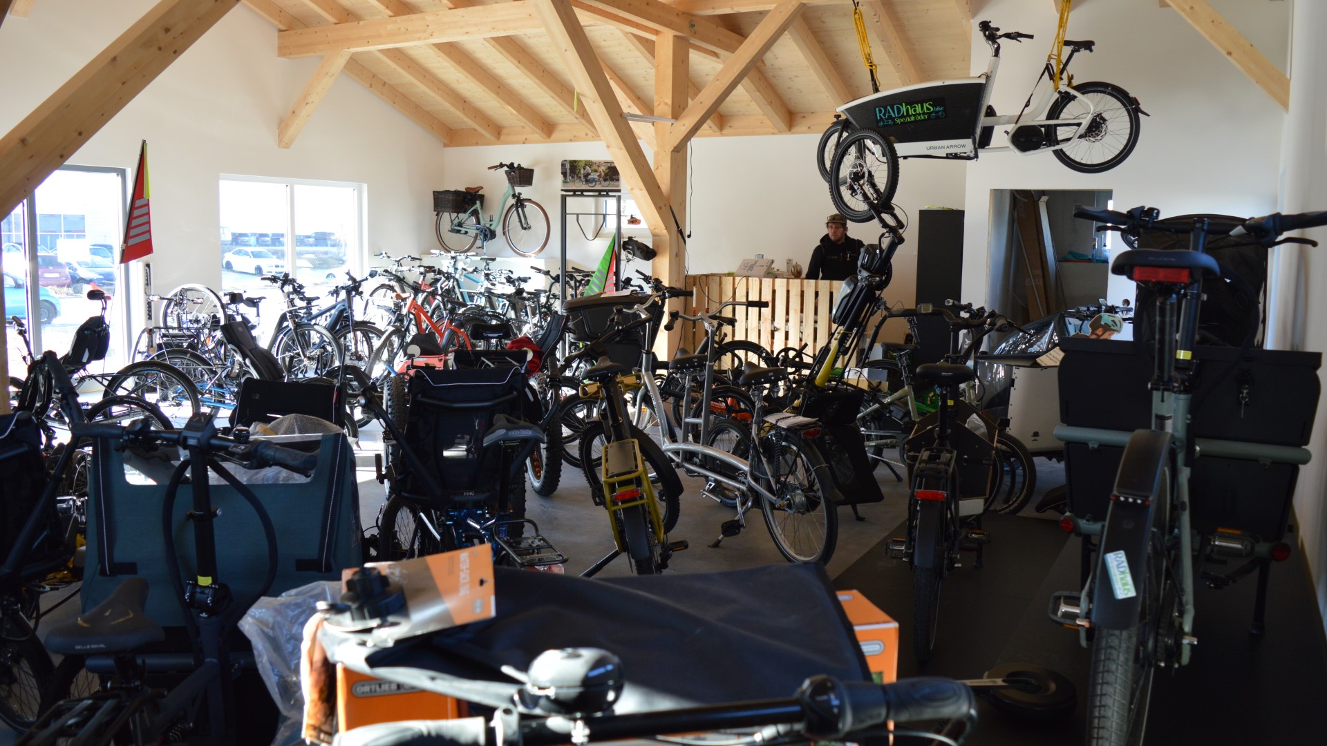 Das RADhaus in Geisenhausen, Innenaufnahme, Ausstattung Fahrradladen